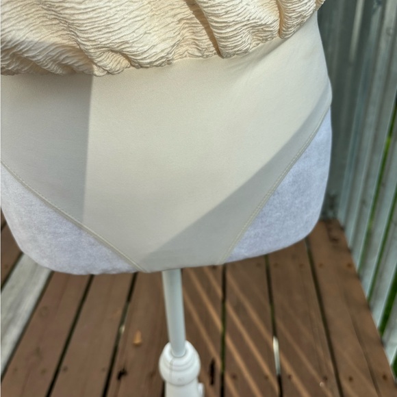 Express Faux Wrap Body Suit by Express Size XS - Picture 4 of 7